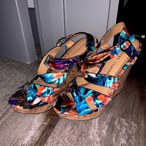 Vibrant summer wedges with cork heel